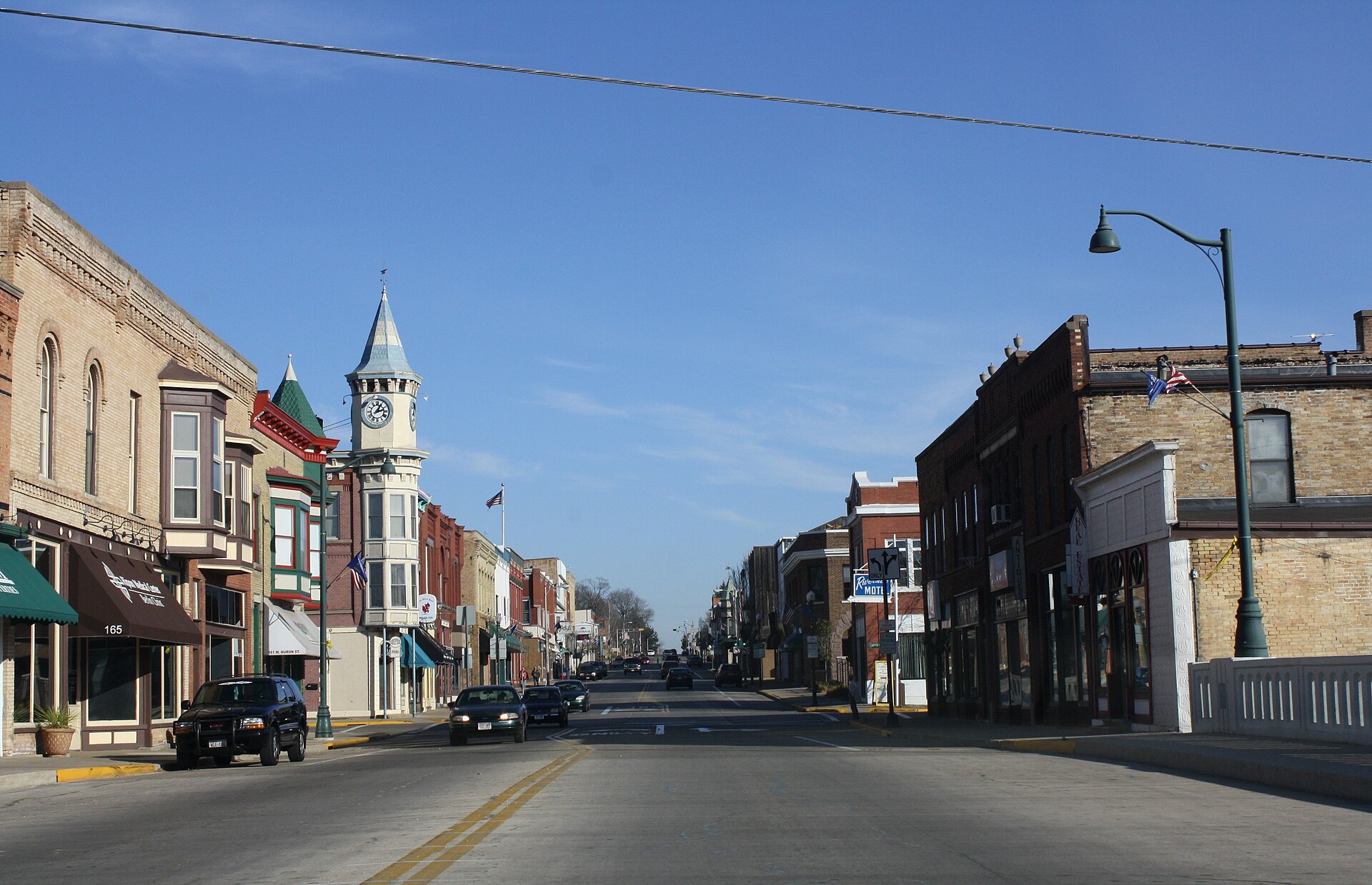 The w:Huron Street Historic District in w:Green Lake, Wisconsin on w:Wisconsin Highway 49, listed on the National Register of Historic Places. This file was uploaded with Commonist. — Berlin, Wisconsin