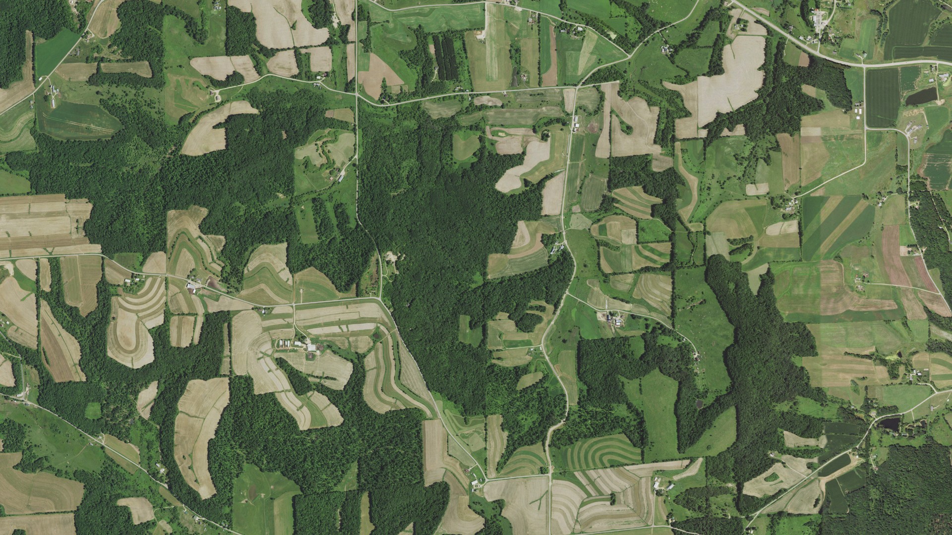 Natural-color aerial photograph of land around Glendale, Wisconsin