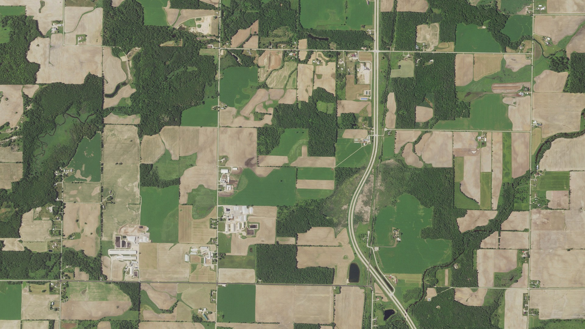 Natural-color aerial photograph of land around Lena, Wisconsin