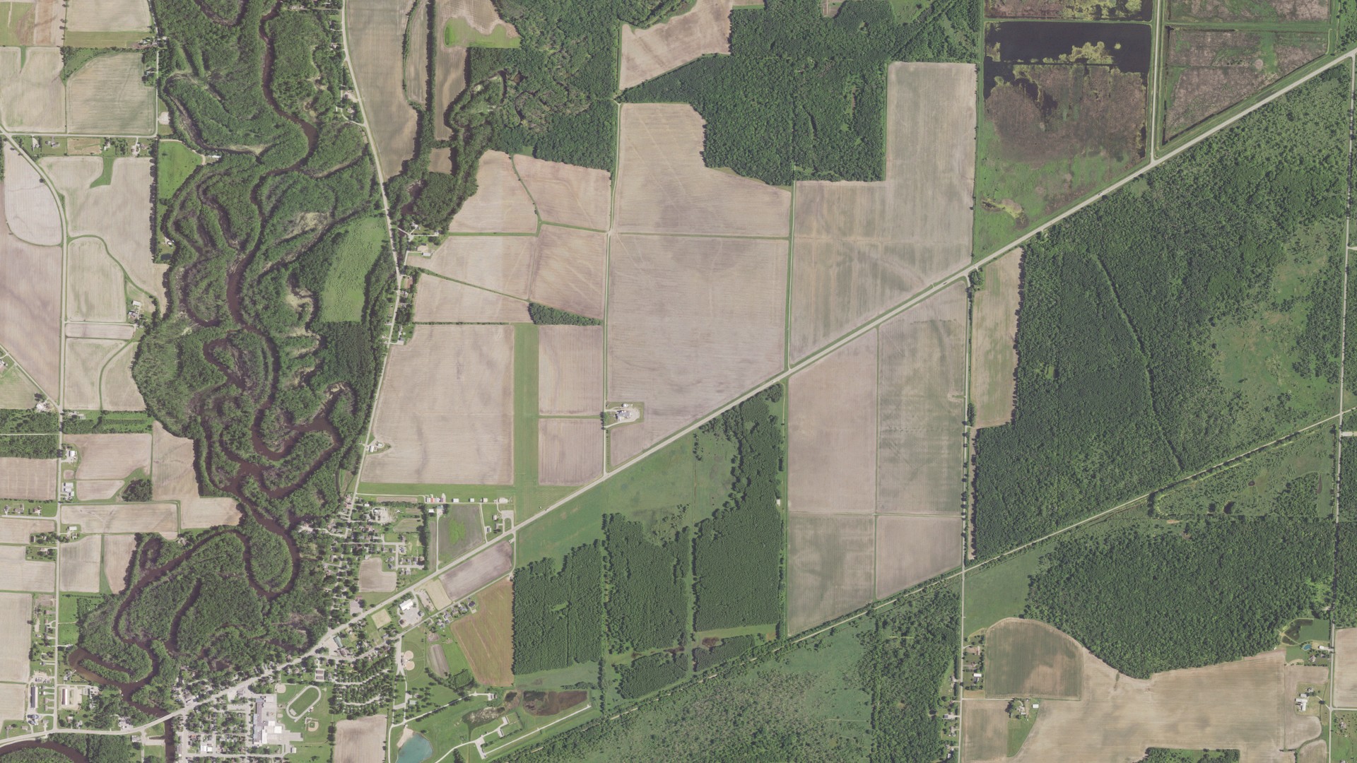 Natural-color aerial photograph of land around Bovina, Wisconsin