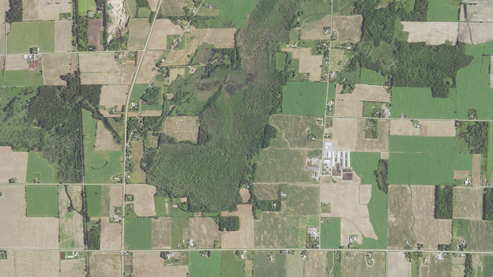 Natural-color aerial photograph of land around Cicero, Wisconsin