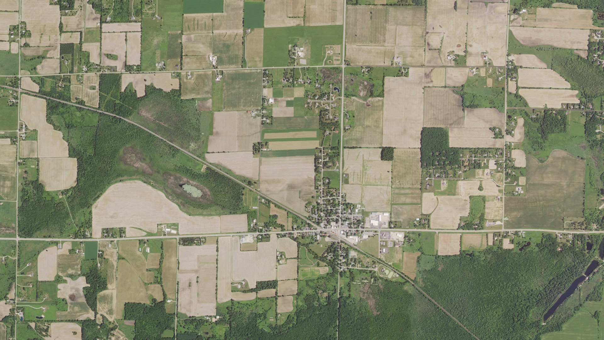 Natural-color aerial photograph of land around Dale, Wisconsin
