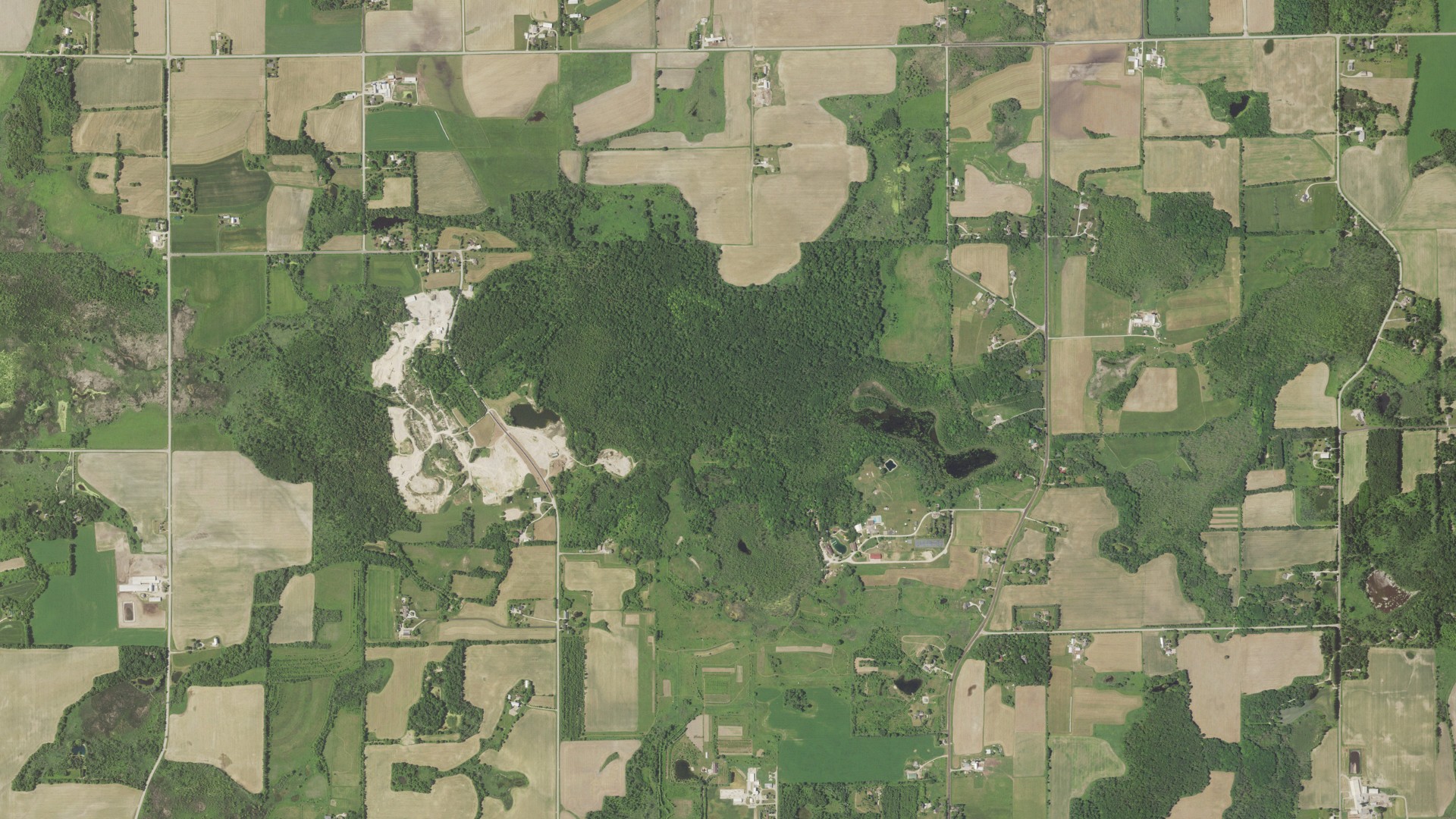 Natural-color aerial photograph of land around Fredonia, Wisconsin