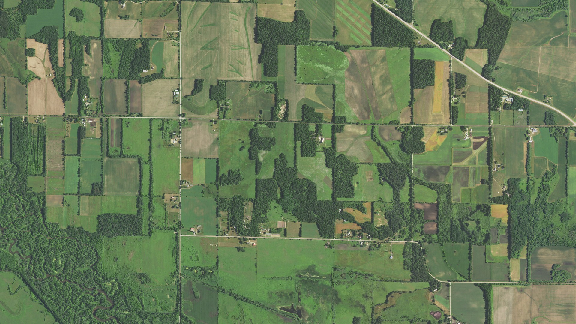 Natural-color aerial photograph of land around Avon, Wisconsin