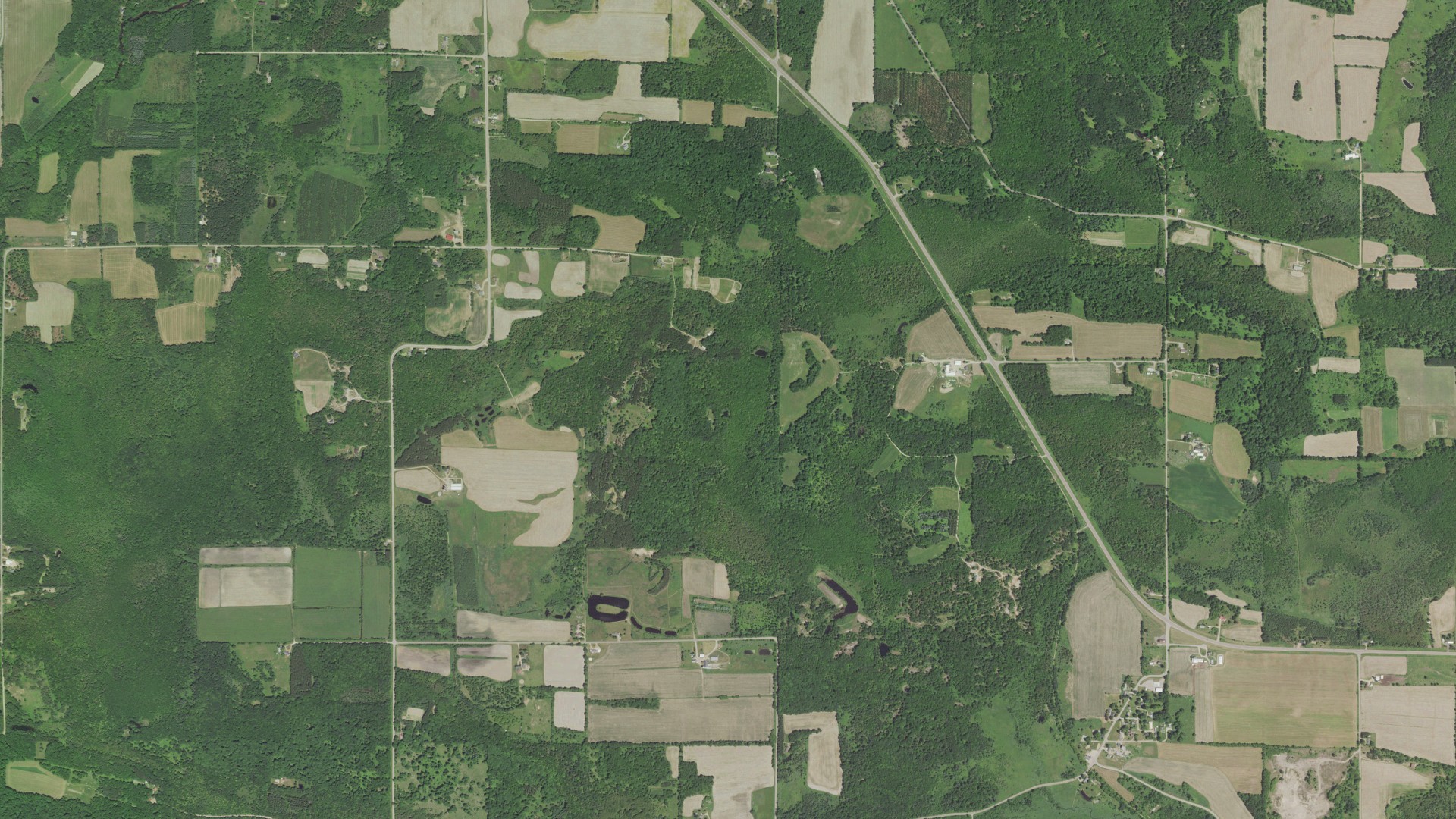 Natural-color aerial photograph of land around Fairbanks, Wisconsin