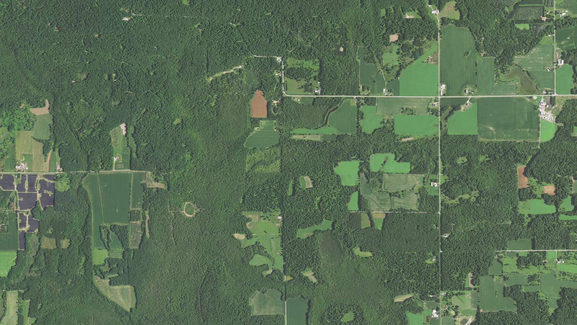 Natural-color aerial photograph of land around Germania, Wisconsin