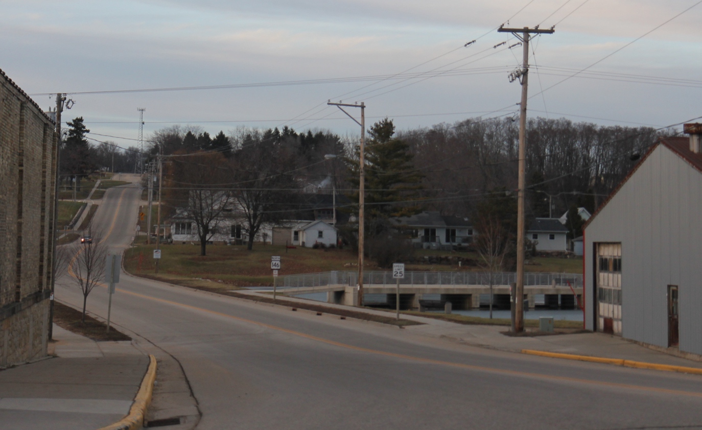 Looking north along w:Wisconsin Highway 146 from County P in w:Cambria, Wisconsin.