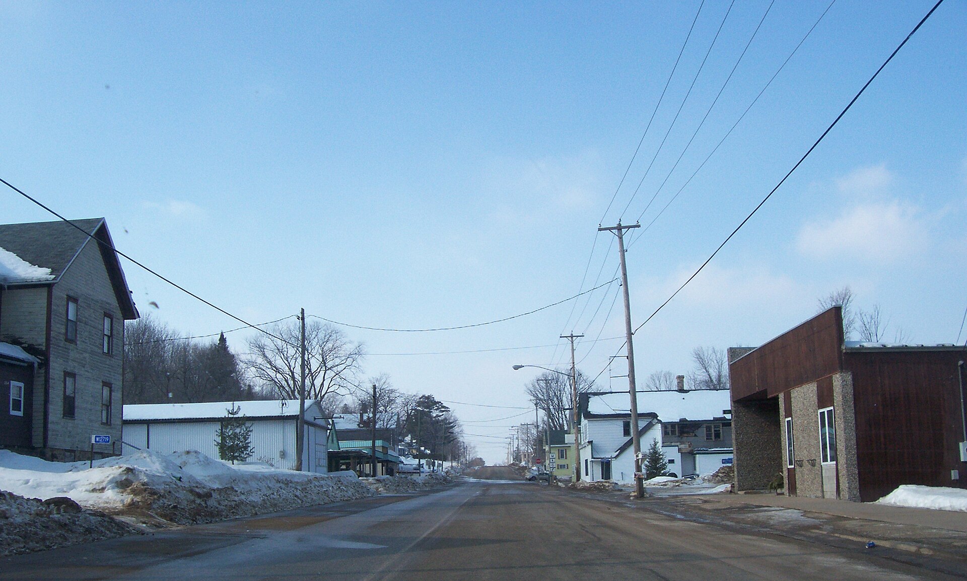 Looking west at downtown w:Caroline, Wisconsin on County Highways G & M.