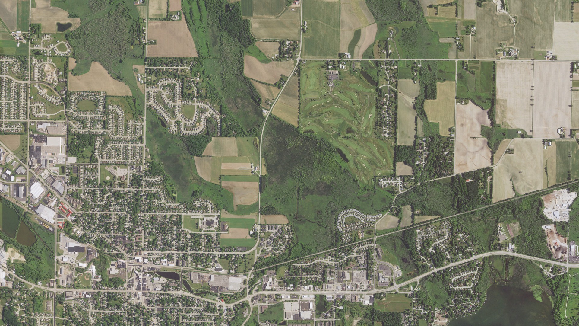 Natural-color aerial photograph of land around Hartford, Wisconsin