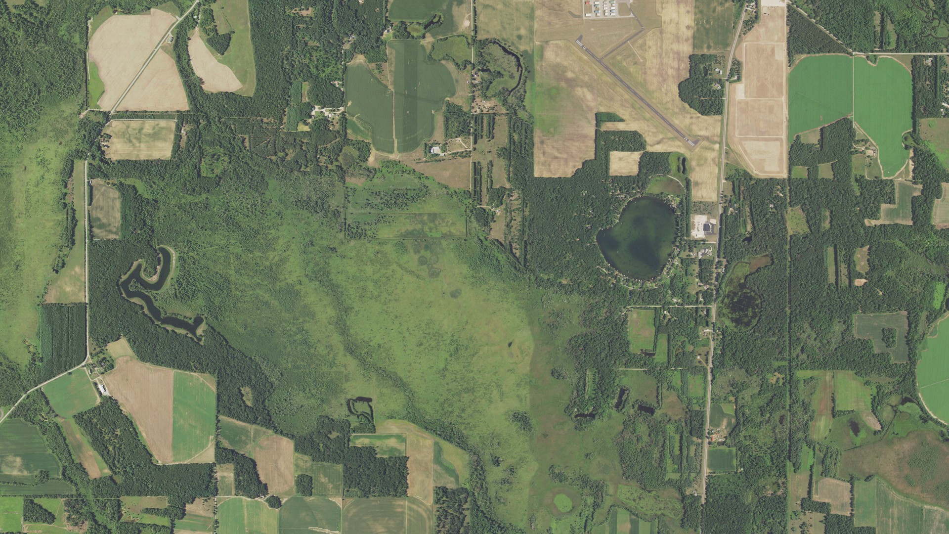 Natural-color aerial photograph of land around Dakota, Wisconsin
