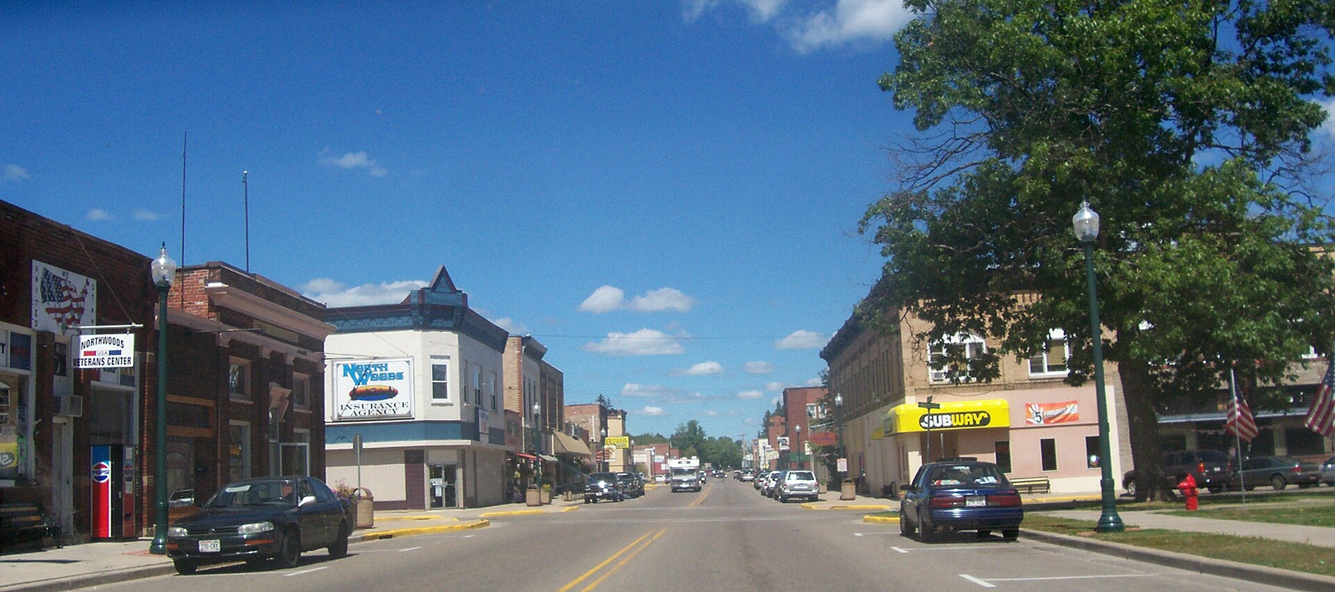 Looking north at downtown w:Crandon, Wisconsin, on w:U.S. Route 8 / w:Wisconsin Highway 32 / w:Wisconsin Highway 55. The Forest County courthouse is found directly to the right of this image.