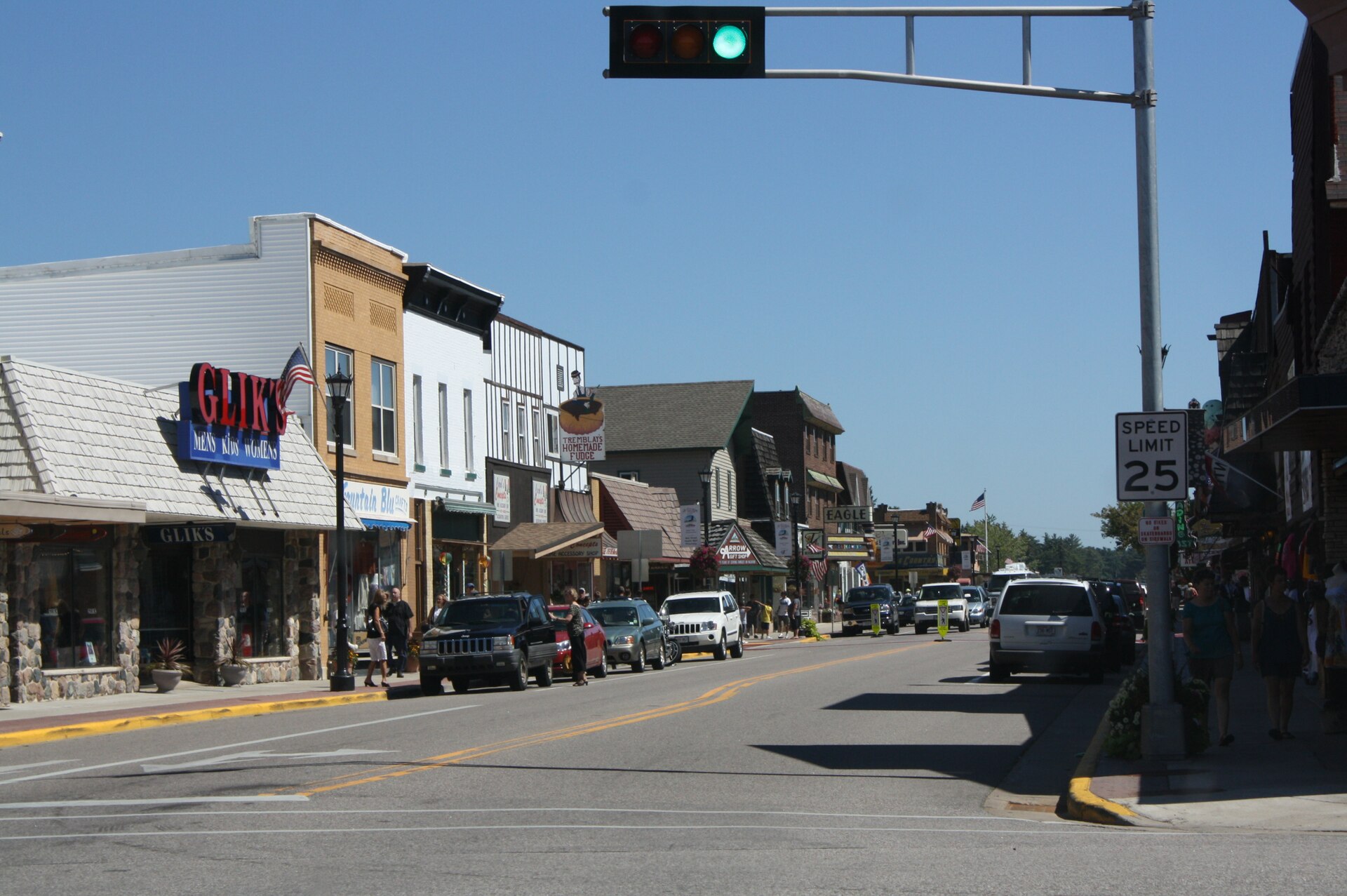 Looking east at downtown w:Eagle River, Wisconsin. This file was uploaded with Commonist.