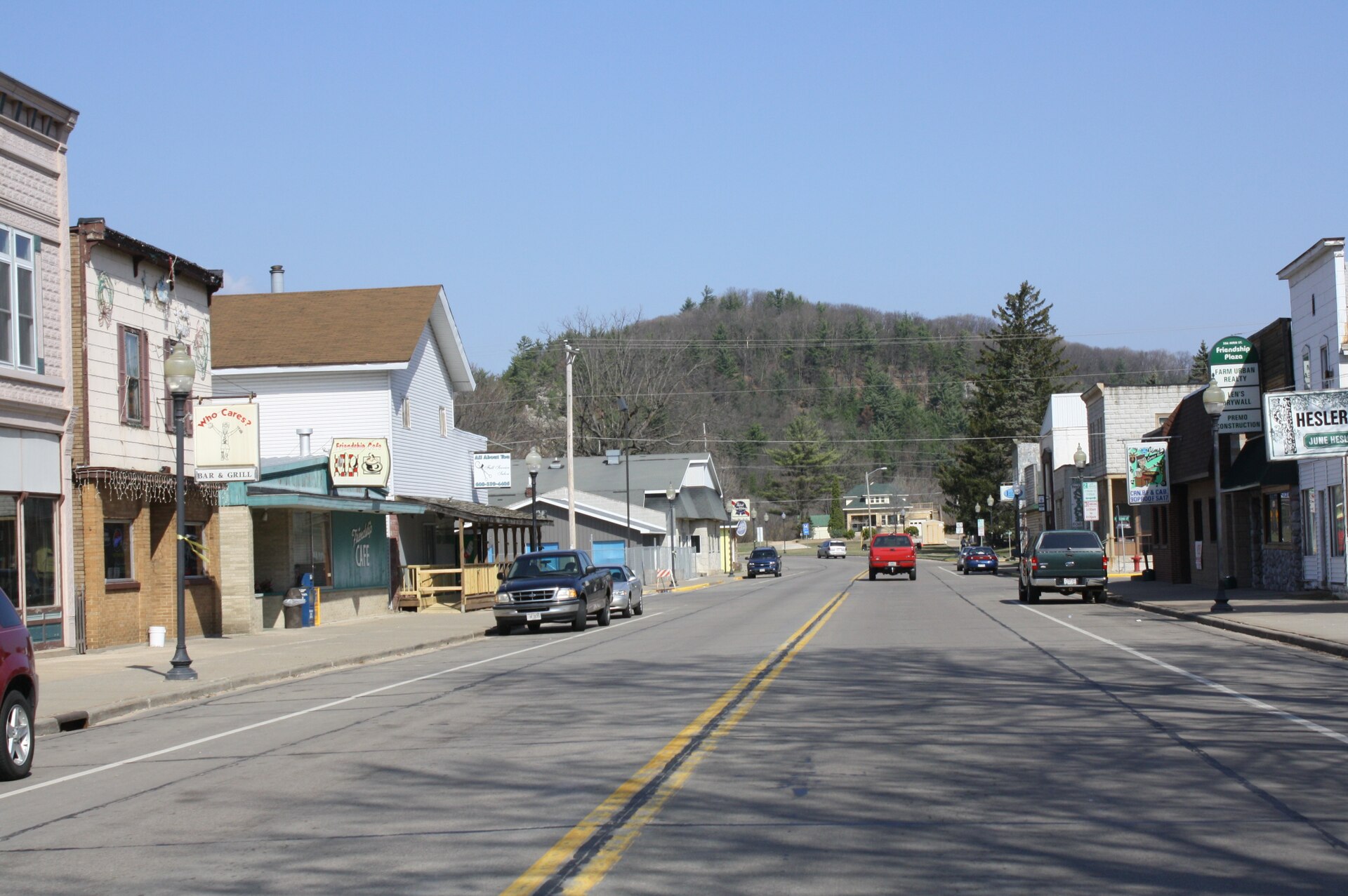 Looking north at downtown w:Friendship, Wisconsin on w:Wisconsin Highway 13. This file was uploaded with Commonist.