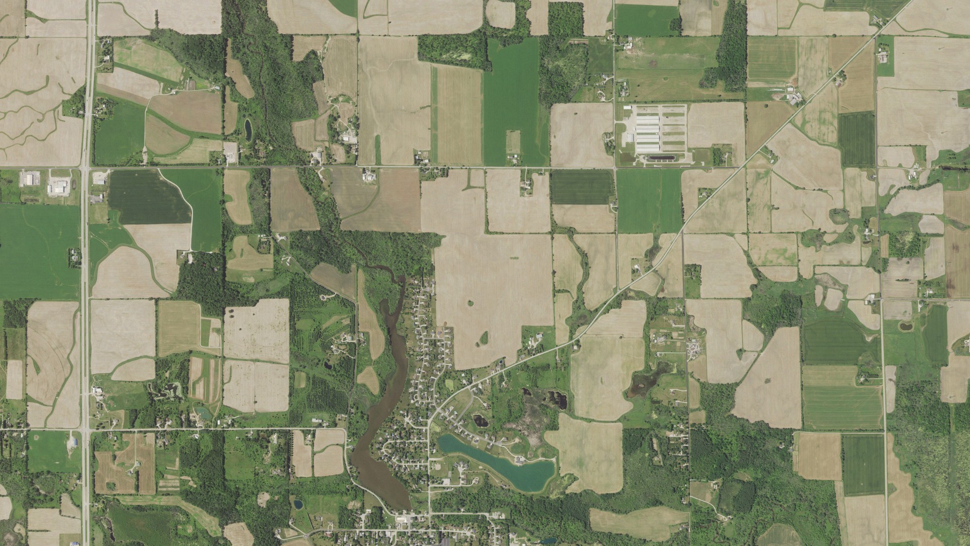 Natural-color aerial photograph of land around Hingham, Wisconsin