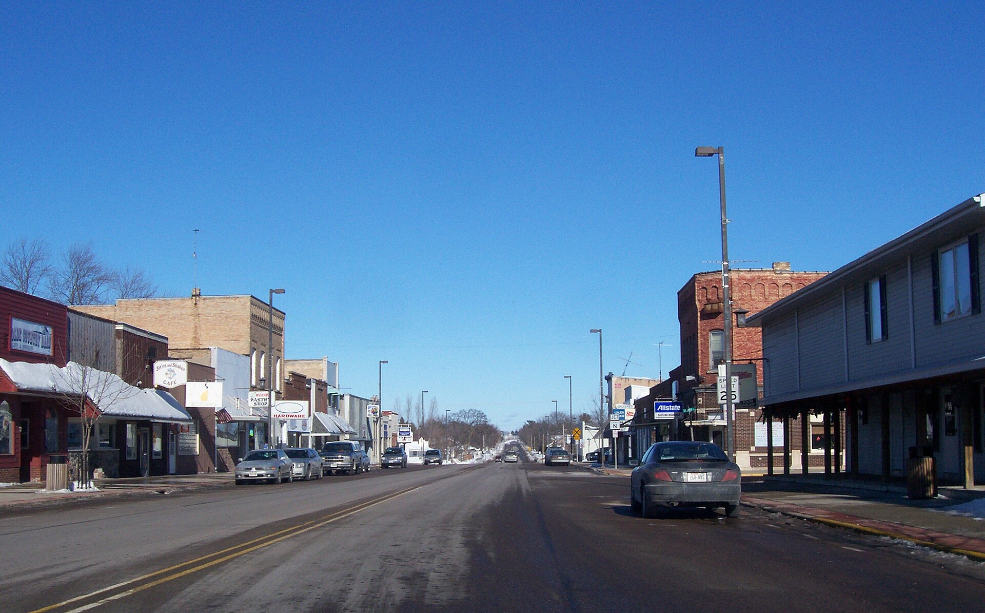 Looking north at the downtown for w:Manawa, Wisconsin on w:Wisconsin Highway 22 and w:Wisconsin Highway 110.