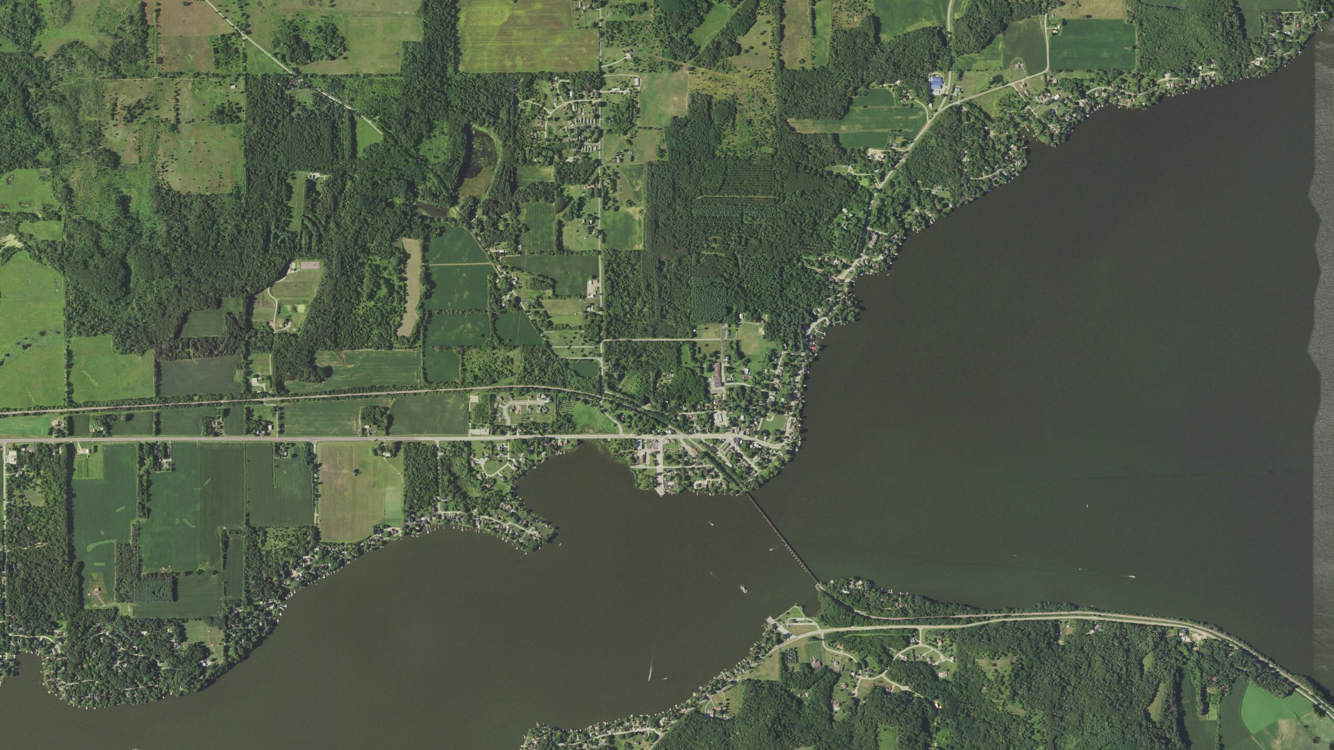 Natural-color aerial photograph of land around Merrimac, Wisconsin