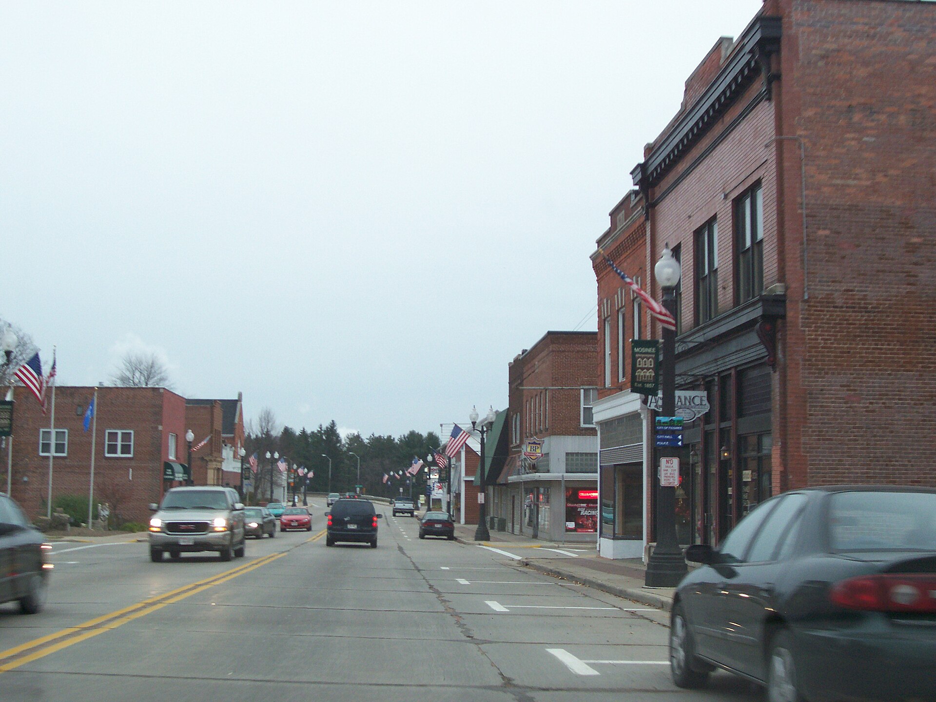 Looking east at downtown w:Mosinee, Wisconsin, USA on w:Wisconsin Highway 153.