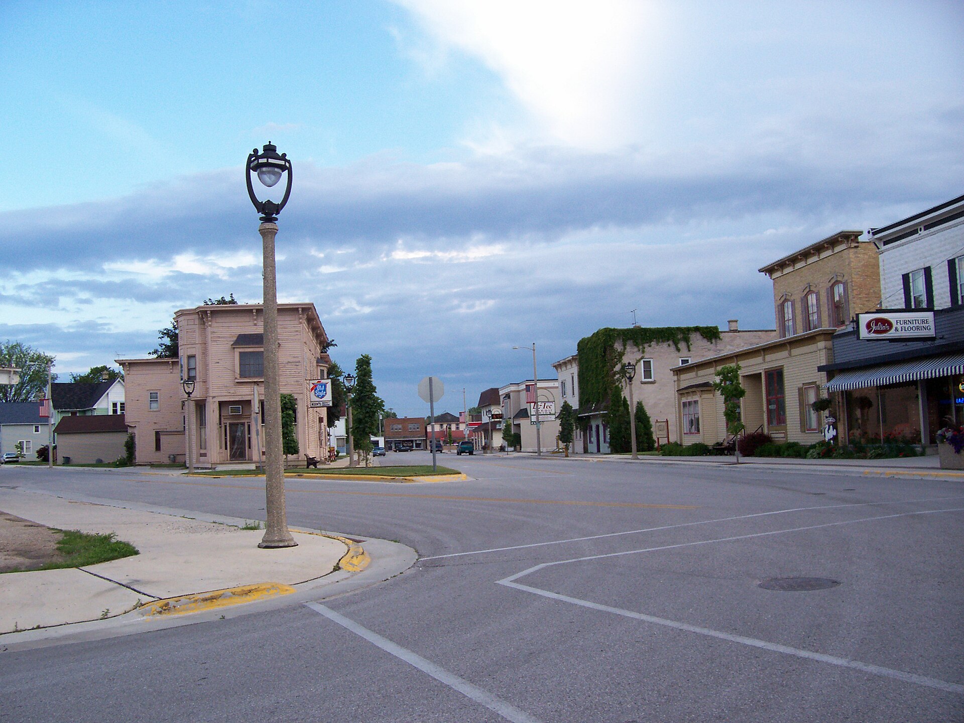 Summary Downtown New Holstein, Wisconsin, USA, taken June 25 en:2006 by myself. Category:Images of Wisconsin