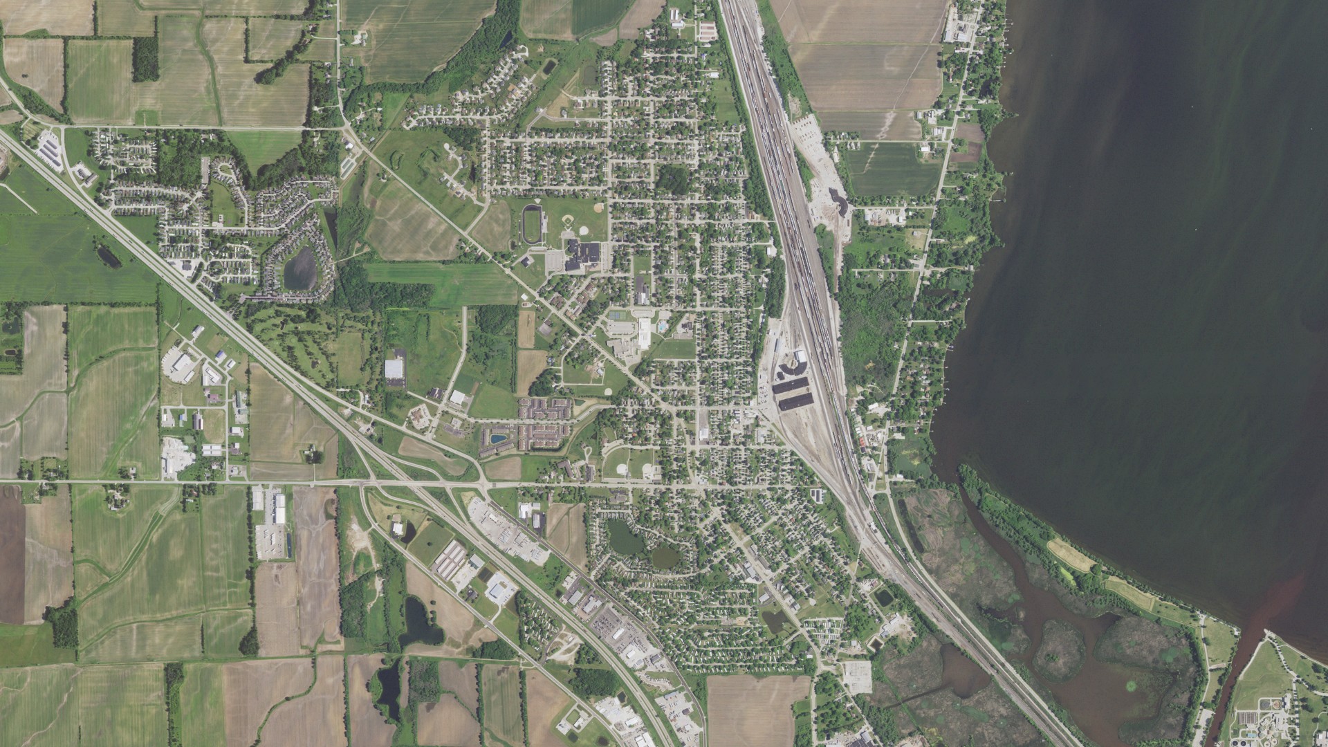 Natural-color aerial photograph of land around North Fond du Lac, Wisconsin