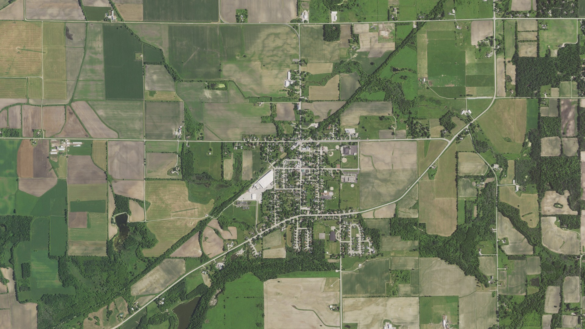 Natural-color aerial photograph of land around Oakfield, Wisconsin