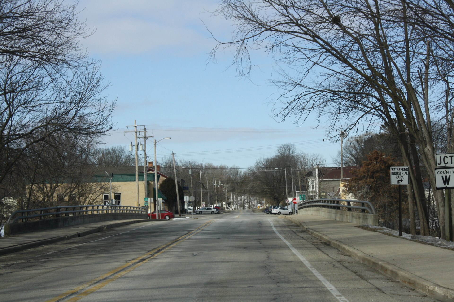Looking west in downtown w:Rochester, Wisconsin. This file was uploaded with Commonist.