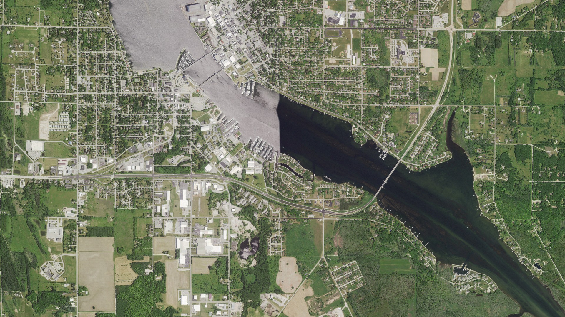 Natural-color aerial photograph of land around Sturgeon Bay, Wisconsin
