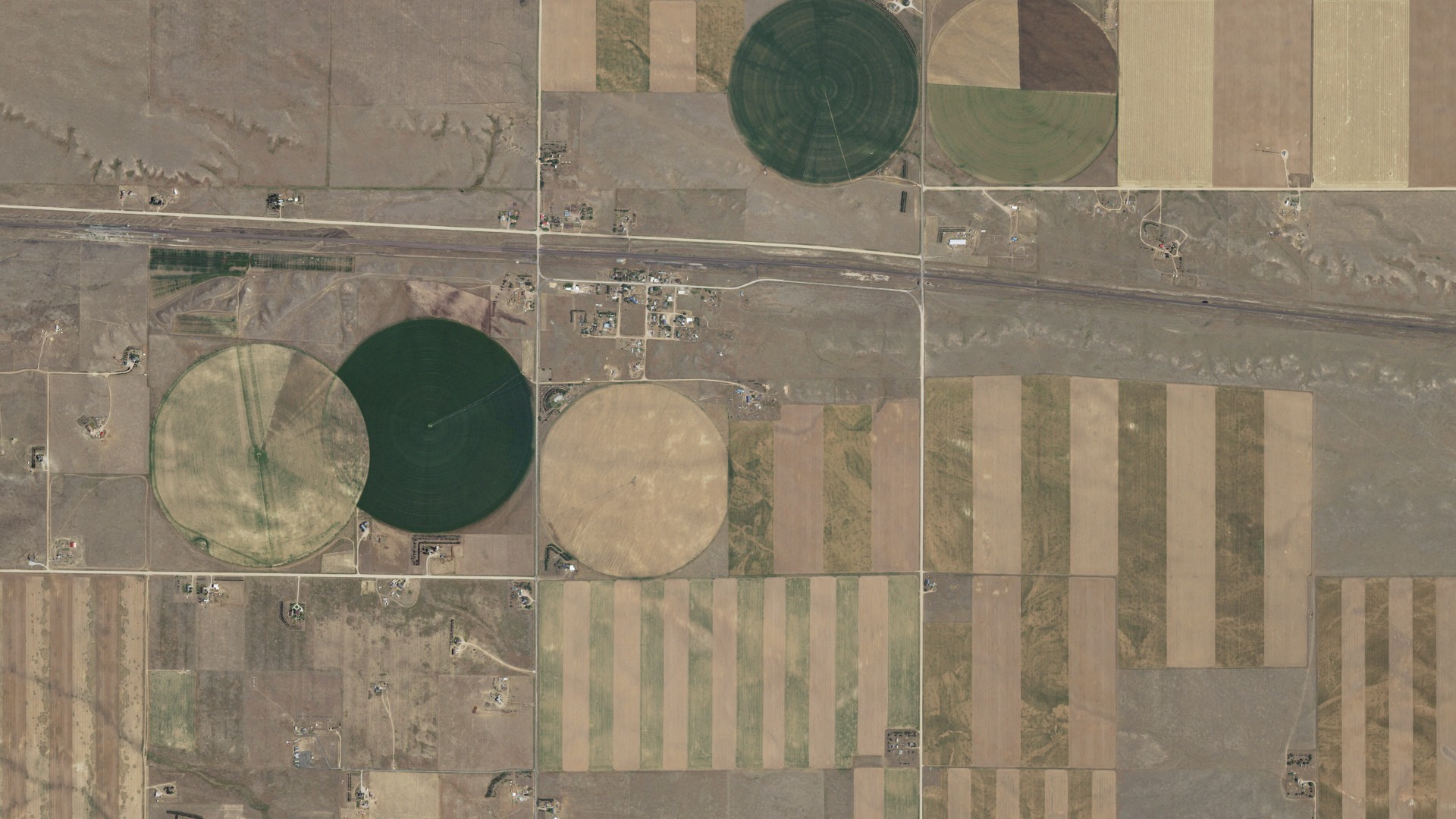 Natural-color aerial photograph of land around Hillsdale, Wyoming
