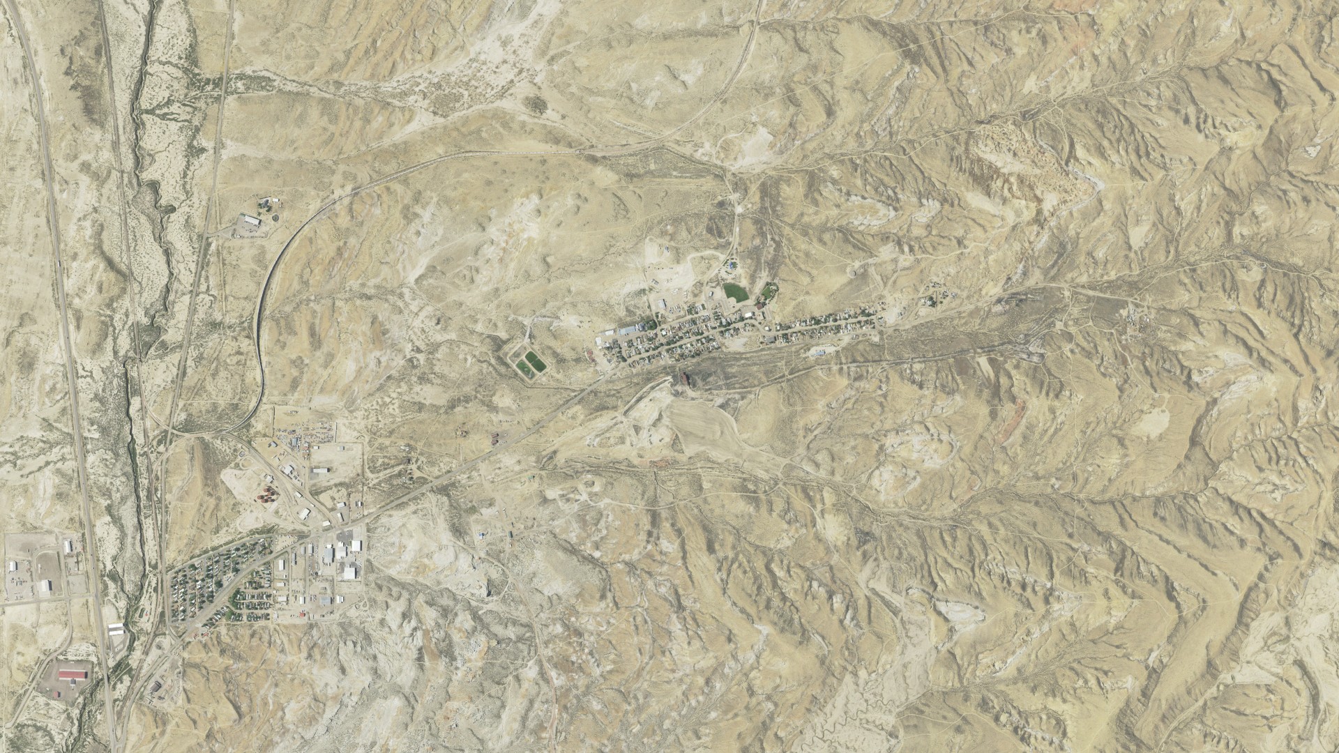 Natural-color aerial photograph of land around Reliance, Wyoming